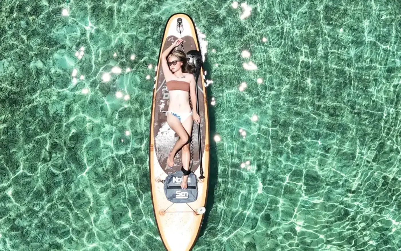 宮古島の海を真上から撮影したドローンSUP写真